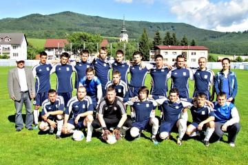 Horný rad zľava: tréner Slavomír Šáli st, Marek Va Horný rad zľava: tréner Slavomír Šáli st, Marek Va