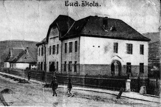 Ľudová škola v roku 1924 Ľudová škola v roku 1924