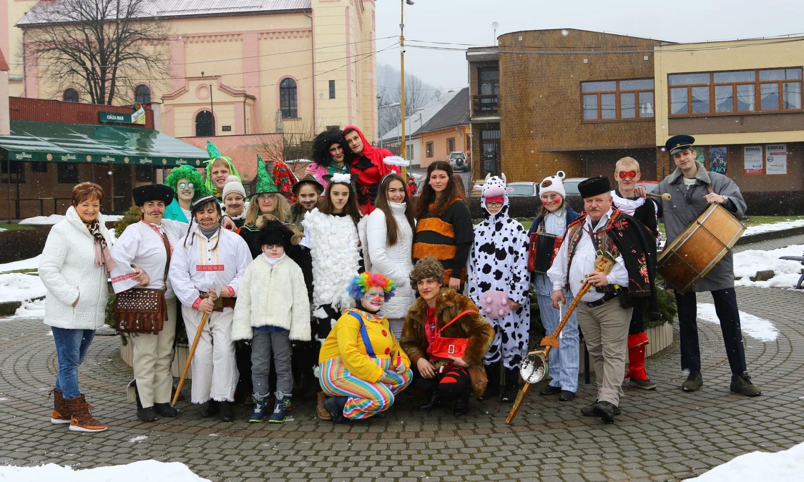 Fotogaléria Fašiangový sprievod masiek a páračky (22) Fašiangový sprievod masiek a páračky