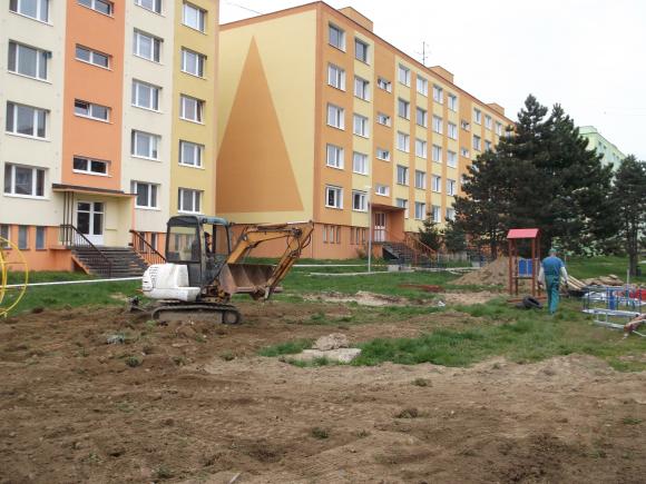 Detské ihrisko počas výstavby Detské ihrisko počas výstavby